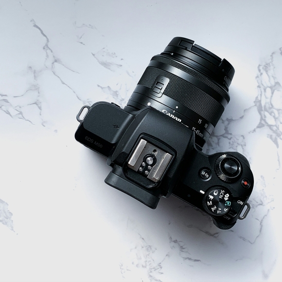 Canon M50 Mirrorless Camera - Picture 4 of 8